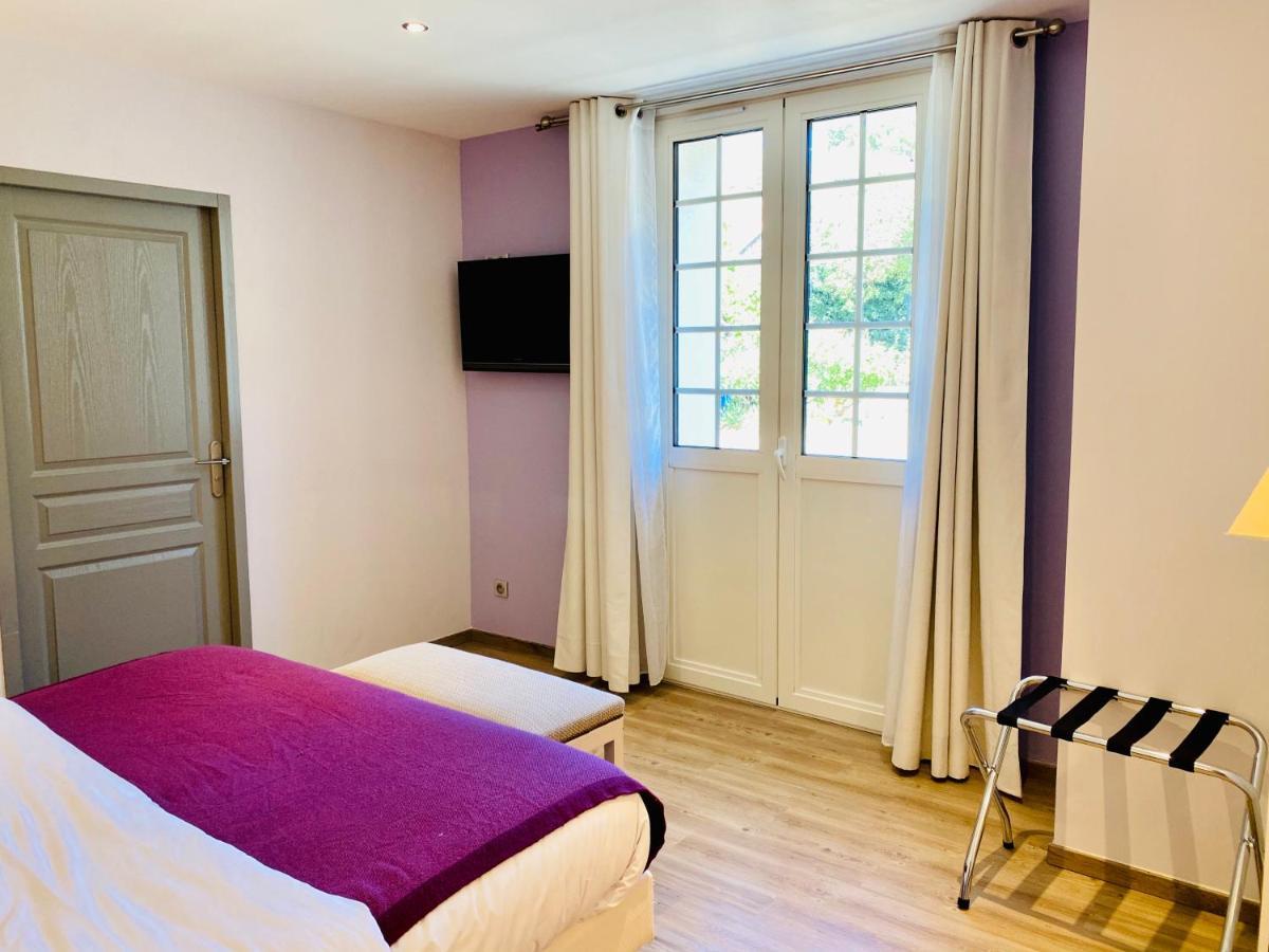 Logis Du Champ De Mars Hotel Puy-Saint-Martin Eksteriør billede
