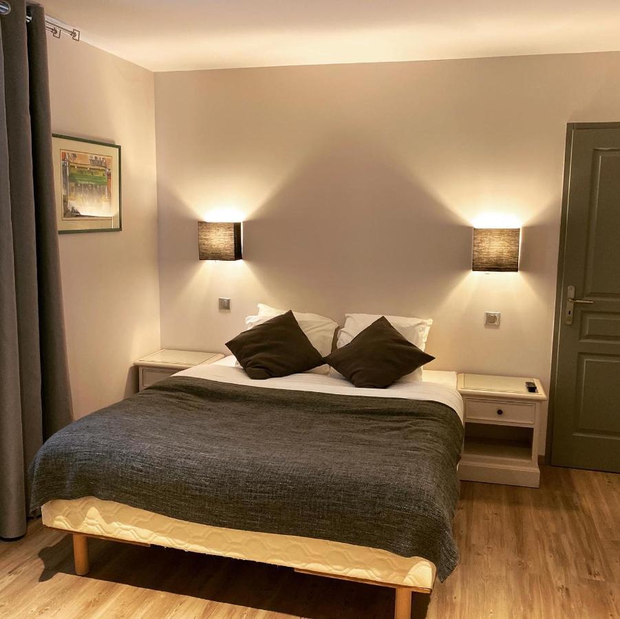 Logis Du Champ De Mars Hotel Puy-Saint-Martin Eksteriør billede