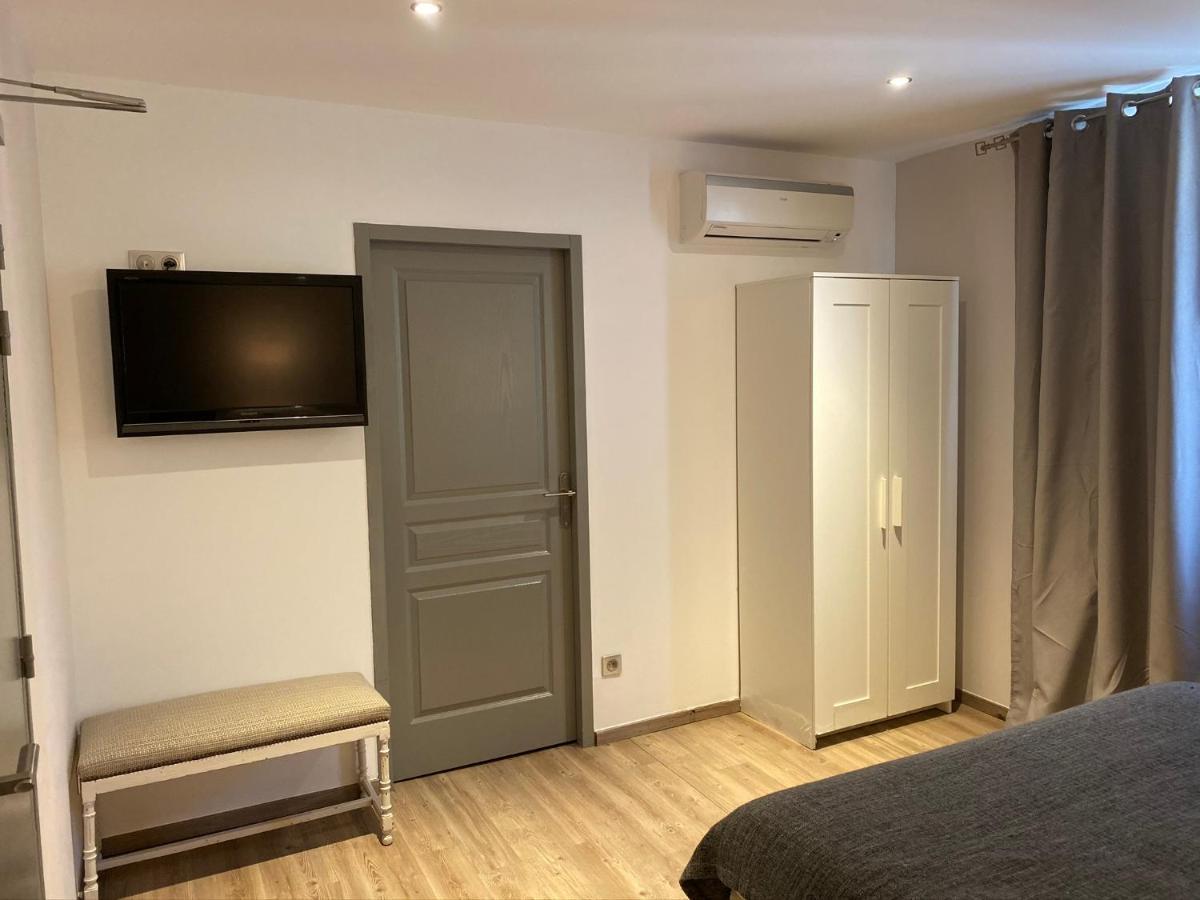 Logis Du Champ De Mars Hotel Puy-Saint-Martin Eksteriør billede