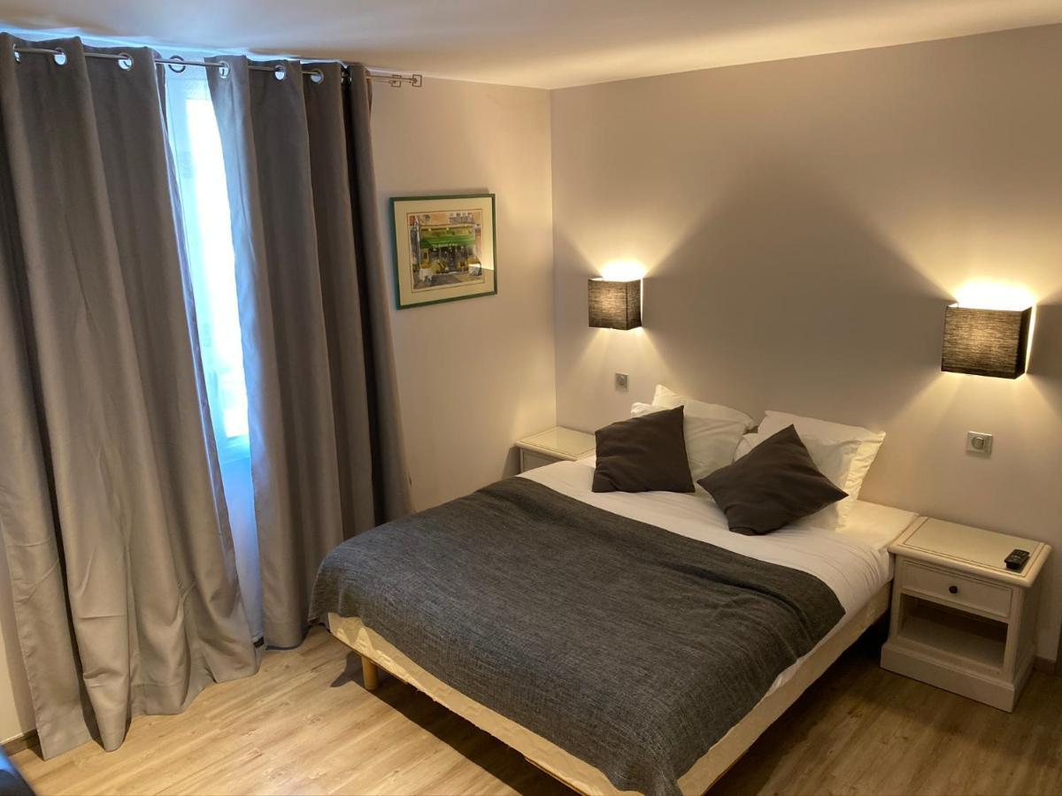 Logis Du Champ De Mars Hotel Puy-Saint-Martin Eksteriør billede