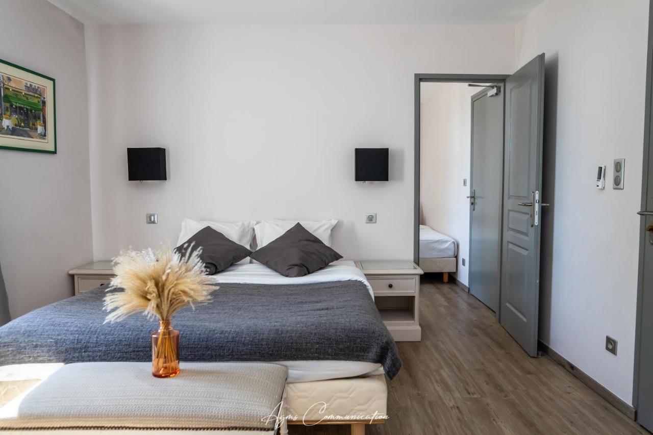 Logis Du Champ De Mars Hotel Puy-Saint-Martin Eksteriør billede
