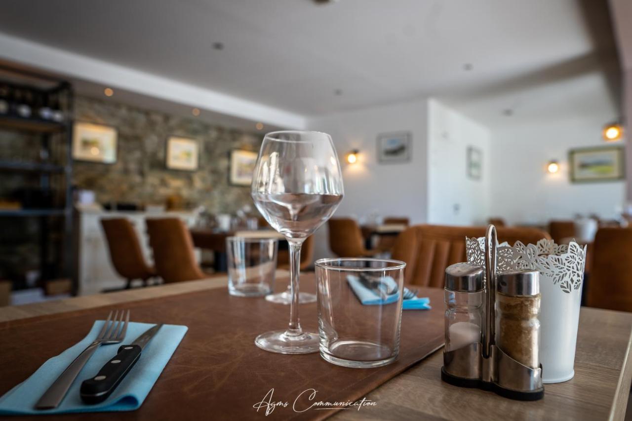 Logis Du Champ De Mars Hotel Puy-Saint-Martin Eksteriør billede