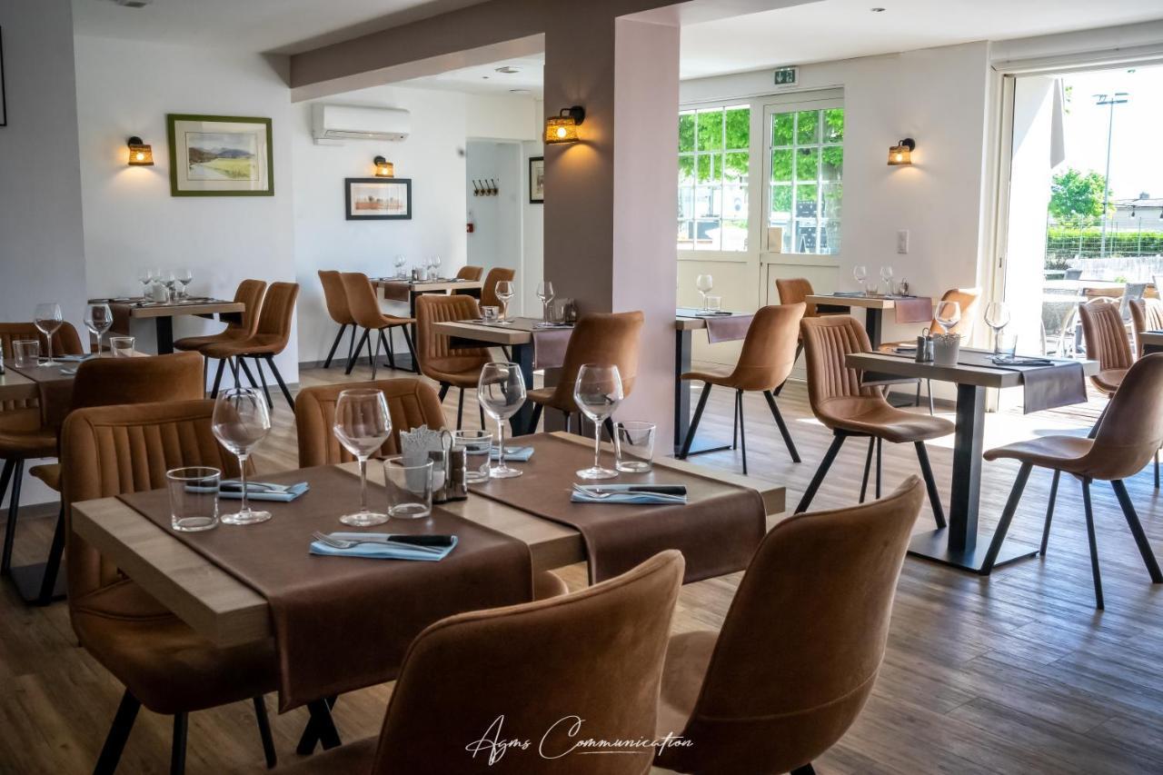 Logis Du Champ De Mars Hotel Puy-Saint-Martin Eksteriør billede