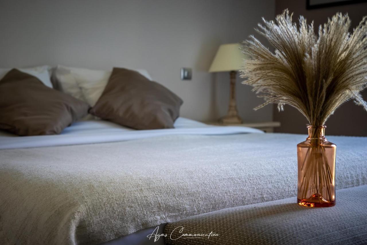 Logis Du Champ De Mars Hotel Puy-Saint-Martin Eksteriør billede