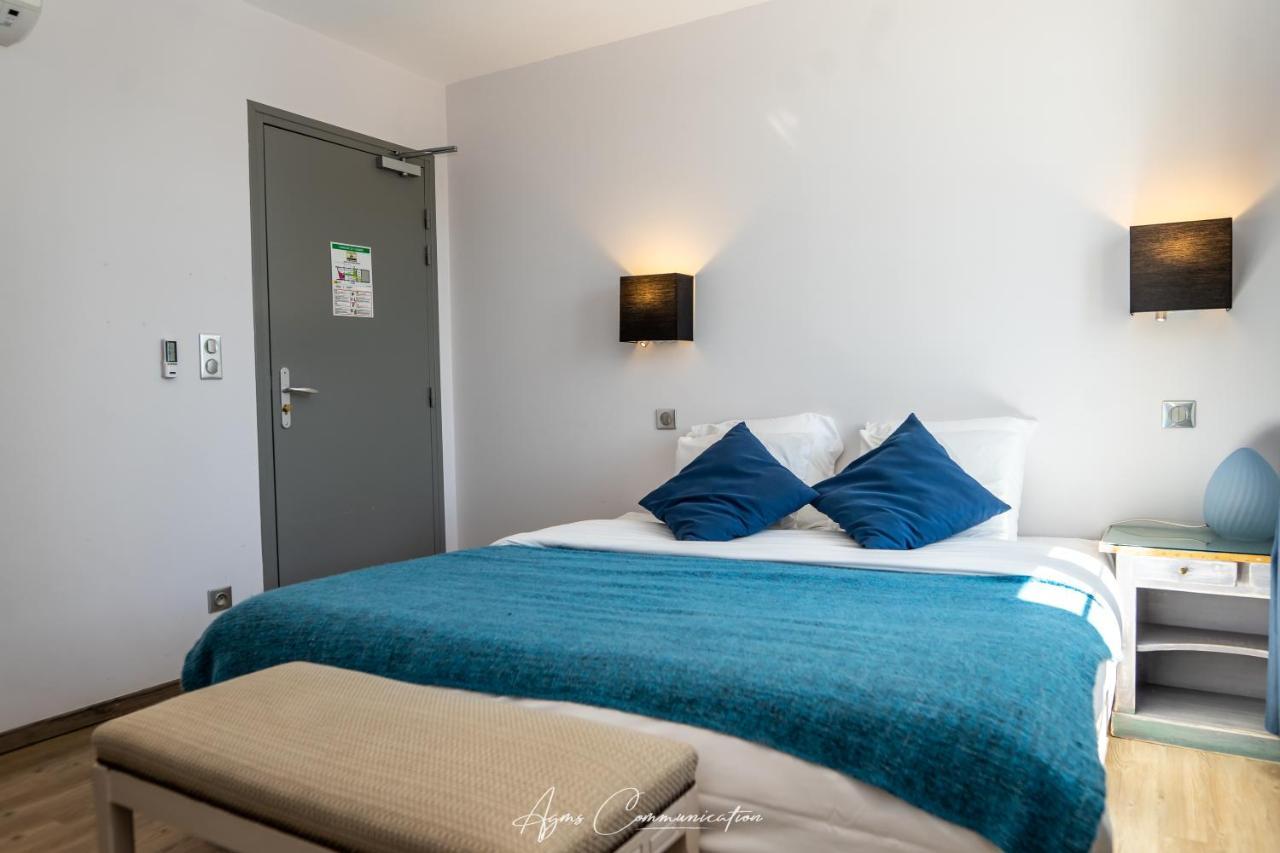 Logis Du Champ De Mars Hotel Puy-Saint-Martin Eksteriør billede